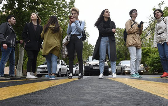 Протесты в Ереване возобновились, активисты перекрывают дороги